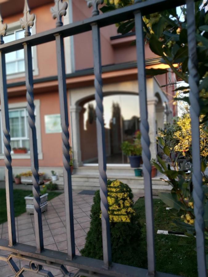 Despertar Con El Sonido De Los Pajaros Villa Melide Eksteriør bilde